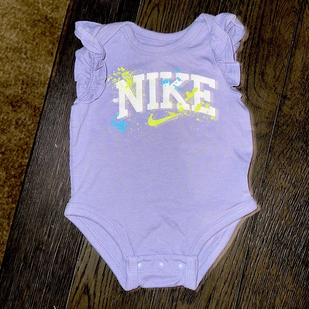 Nike 2 piece baby girls set 3 months - Picture 3 of 3